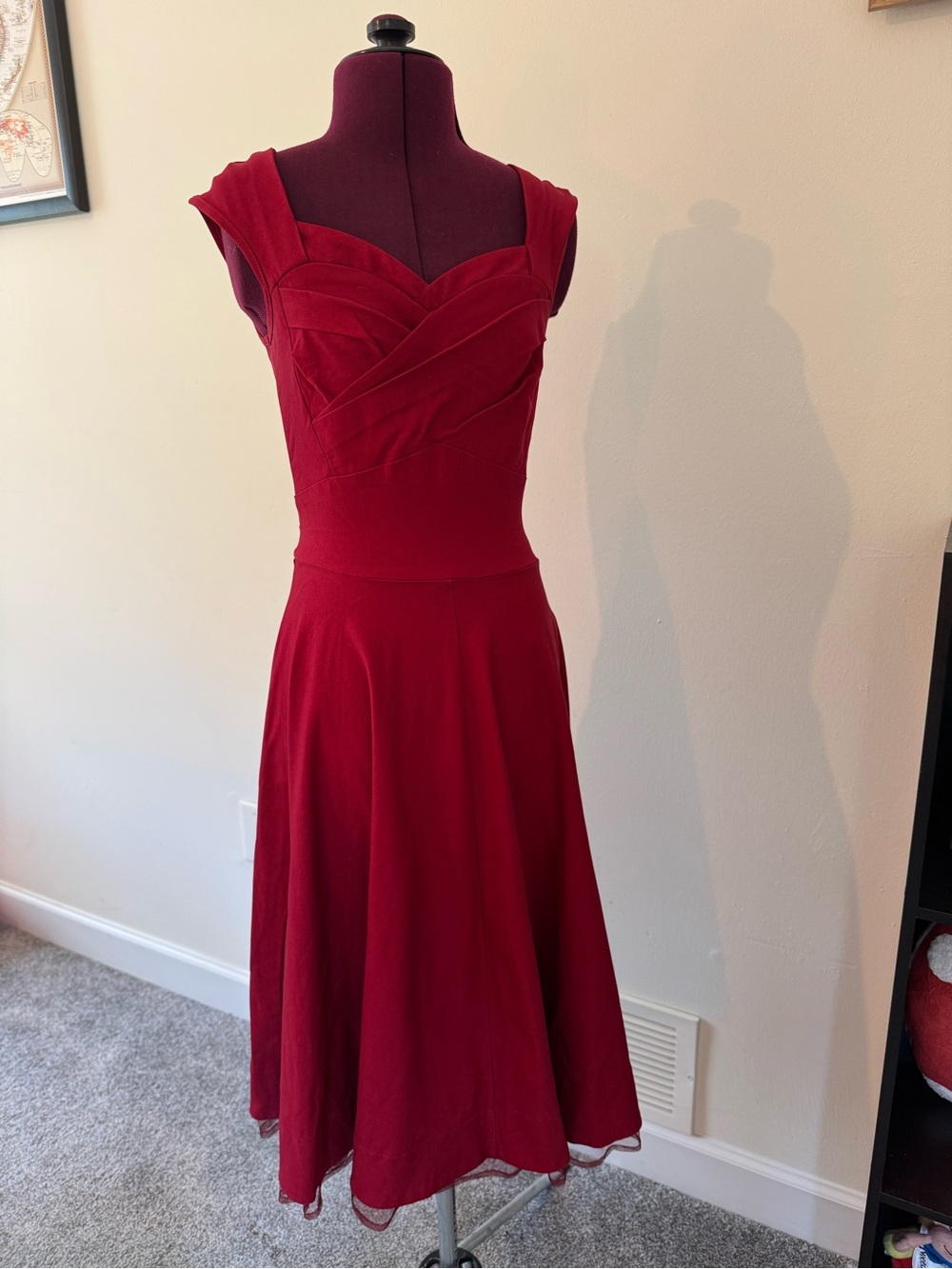 Elegant Red Fit-and-Flare Midi Dress Muxxn XS